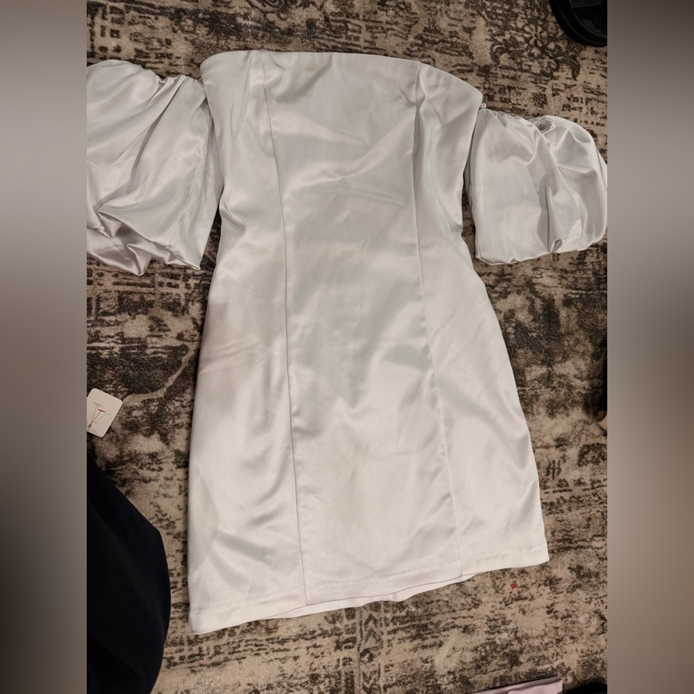 Abercrombie & fitch Elegant Off-Shoulder White Dress w/ detachable sleeves - Picture 2 of 2